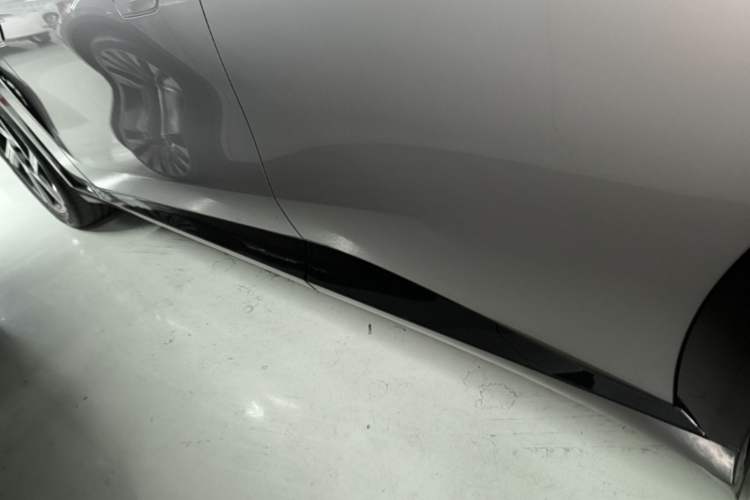 Used Xiaomi Auto YU7 2025 Ultra-Long Range All-Wheel Drive Pro Version Left Side Sill