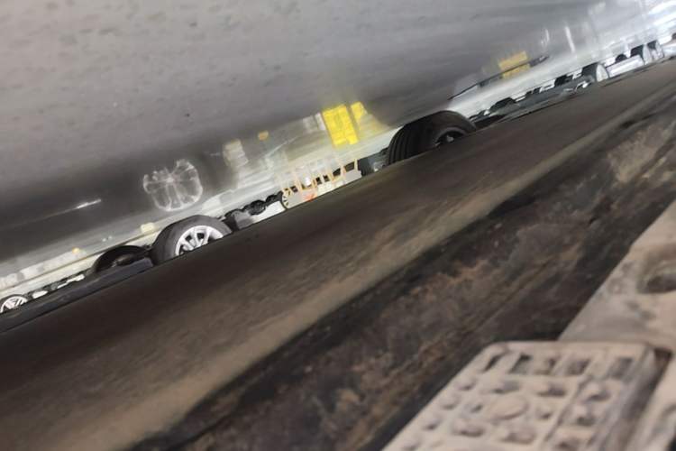 Used Xiaomi Auto YU7 2025 Ultra-Long Range All-Wheel Drive Pro Version Left Side Sill