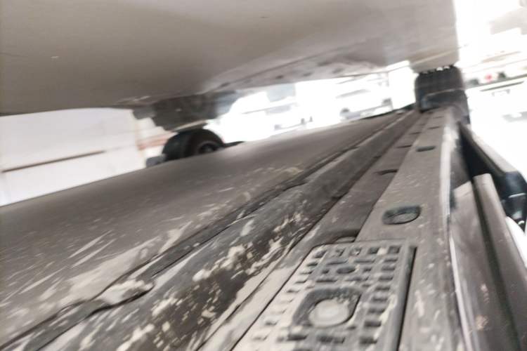 Used Xiaomi Auto YU7 2025 Ultra-Long Range All-Wheel Drive Pro Version Left Side Sill