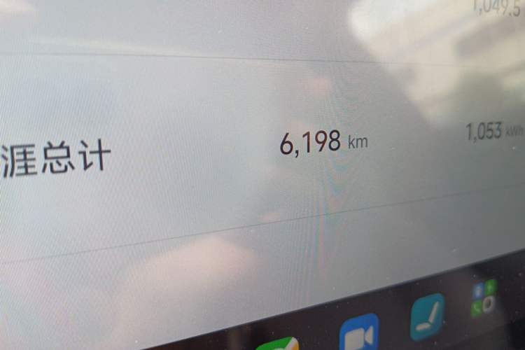 Used Xiaomi Auto YU7 2025 Ultra-Long Range High-Performance All-Wheel-Drive Max Edition Odometer Close Up