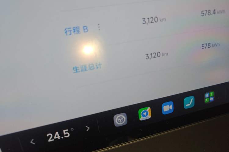 Used Xiaomi Auto YU7 2025 Ultra-Long Range High-Performance All-Wheel-Drive Max Edition Odometer Close Up
