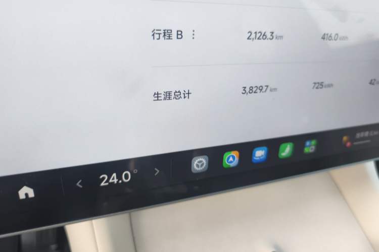 Used Xiaomi Auto YU7 2025 Ultra-Long Range High-Performance All-Wheel-Drive Max Edition Odometer Close Up