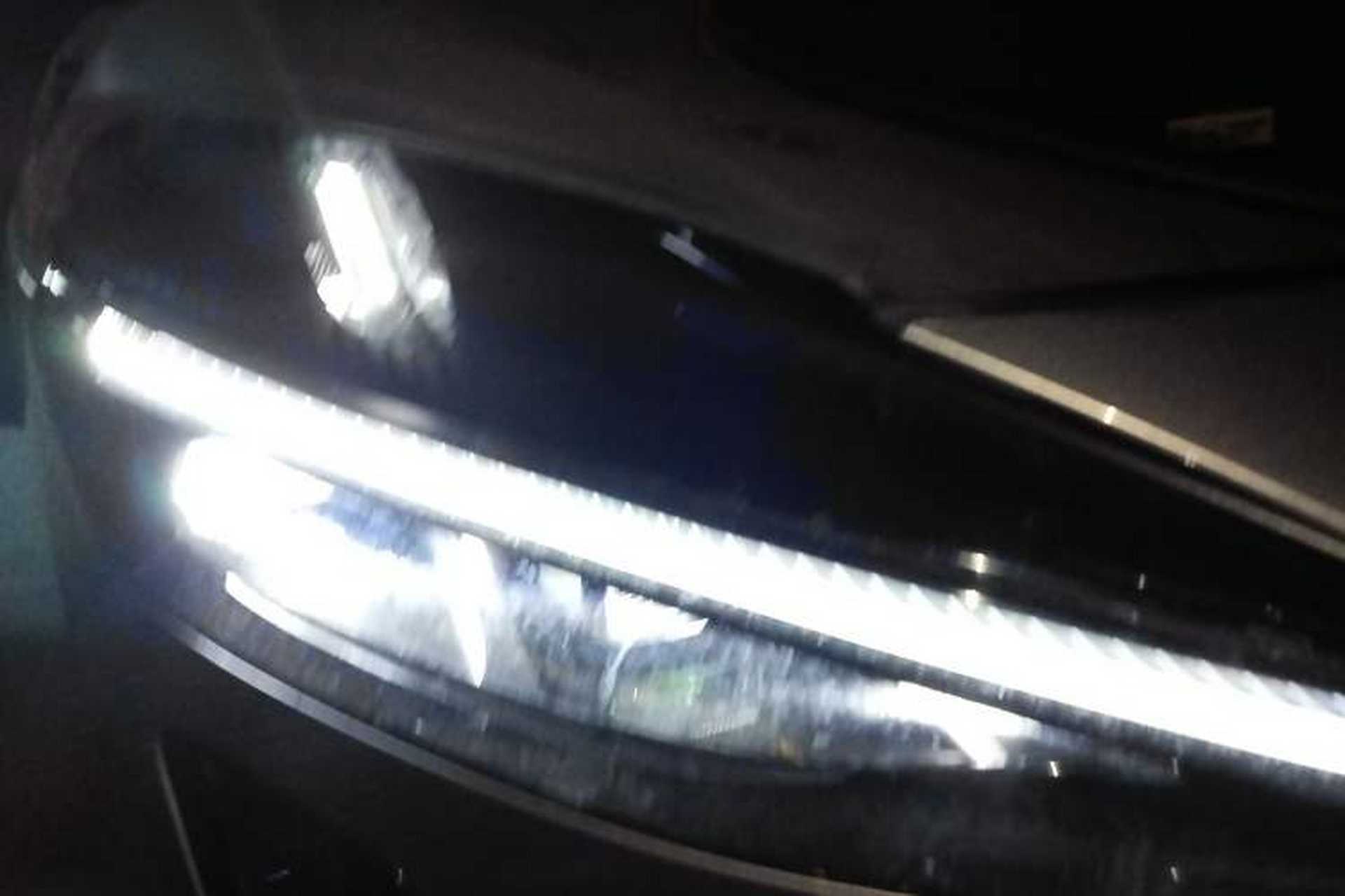 Used Xiaomi Auto YU7 2025 Ultra-Long Range Rear-Wheel Drive Version Right Front Headlight