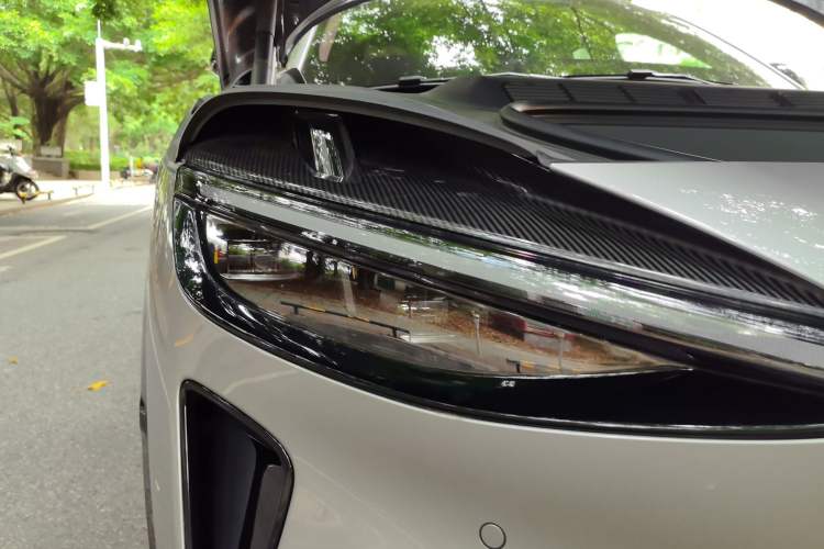 Used Xiaomi Auto YU7 2025 Ultra-Long Range High-Performance All-Wheel-Drive Max Edition Right Front Headlight