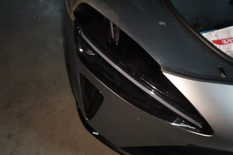 Used Xiaomi Auto YU7 2025 Ultra-Long Range High-Performance All-Wheel-Drive Max Edition Right Front Headlight