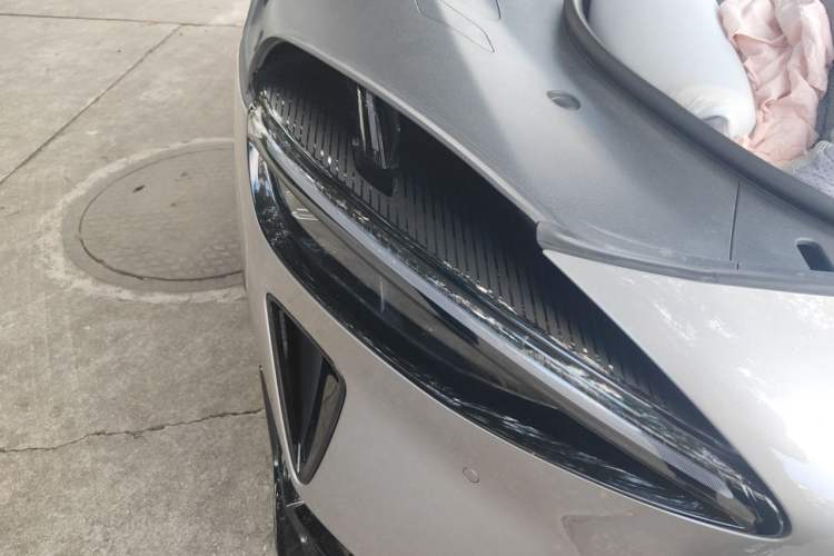 Used Xiaomi Auto YU7 2025 Ultra-Long Range High-Performance All-Wheel-Drive Max Edition Right Front Headlight