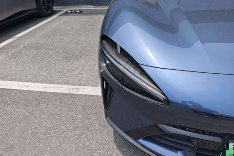 Used Xiaomi Auto YU7 2025 Ultra-Long Range High-Performance All-Wheel-Drive Max Edition Right Front Headlight