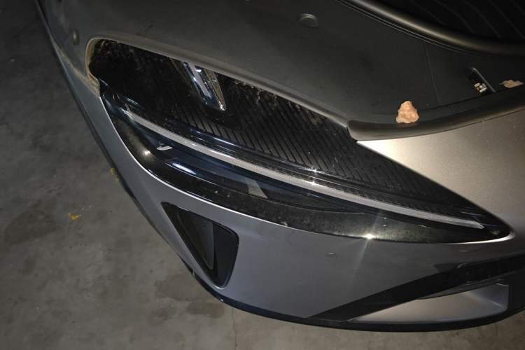 Used Xiaomi Auto YU7 2025 Ultra-Long Range High-Performance All-Wheel-Drive Max Edition Right Front Headlight