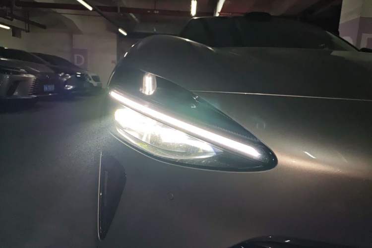 Used Xiaomi Auto YU7 2025 Ultra-Long Range High-Performance All-Wheel-Drive Max Edition Right Front Headlight
