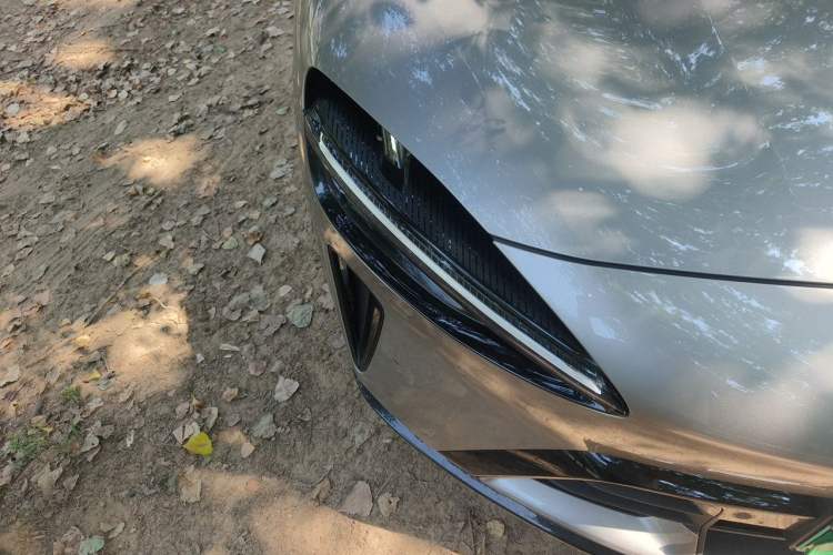 Used Xiaomi Auto YU7 2025 Ultra-Long Range High-Performance All-Wheel-Drive Max Edition Right Front Headlight