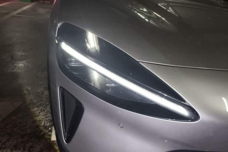 Used Xiaomi Auto YU7 2025 Ultra-Long Range High-Performance All-Wheel-Drive Max Edition Right Front Headlight