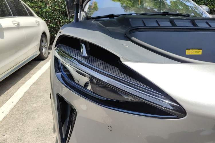 Used Xiaomi Auto YU7 2025 Ultra-Long Range High-Performance All-Wheel-Drive Max Edition Right Front Headlight