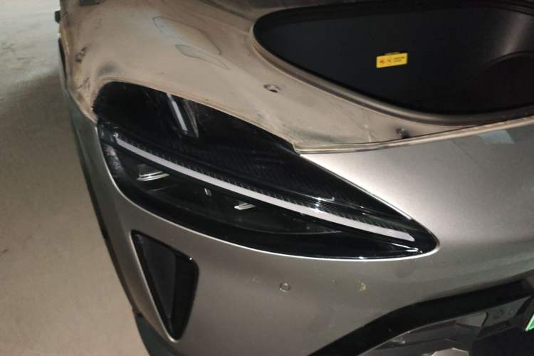 Used Xiaomi Auto YU7 2025 Ultra-Long Range High-Performance All-Wheel-Drive Max Edition Right Front Headlight