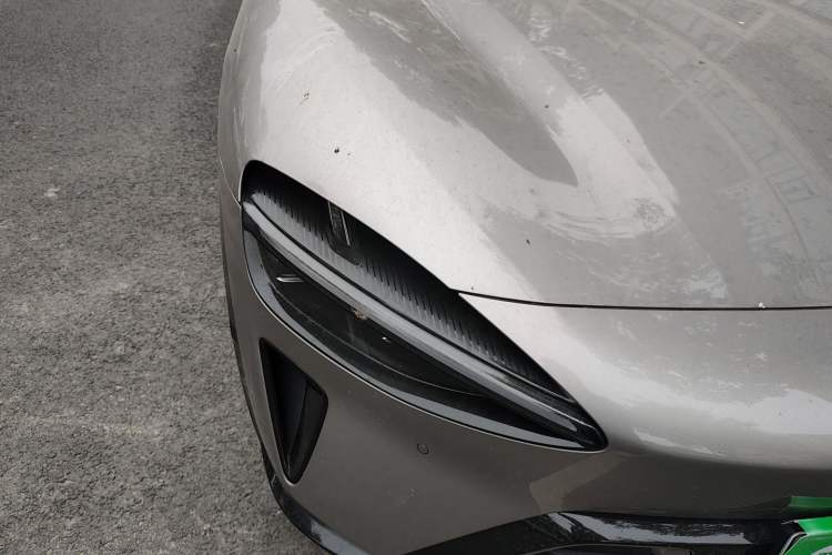 Used Xiaomi Auto YU7 2025 Ultra-Long Range Rear-Wheel Drive Version Right Front Headlight
