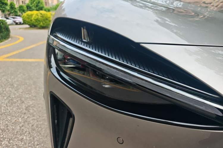 Used Xiaomi Auto YU7 2025 Ultra-Long Range All-Wheel Drive Pro Version Right Front Headlight