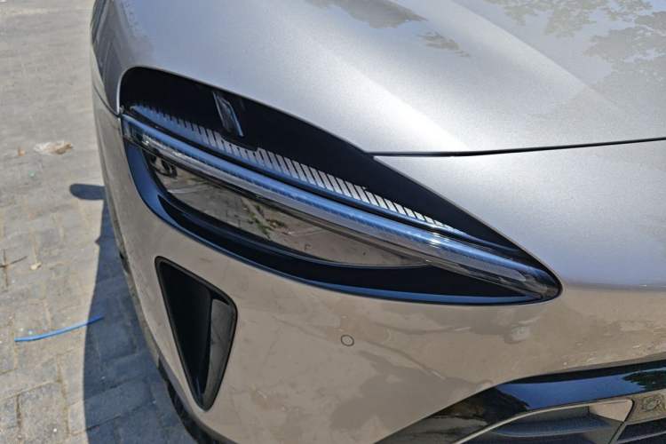 Used Xiaomi Auto YU7 2025 Ultra-Long Range High-Performance All-Wheel-Drive Max Edition Right Front Headlight