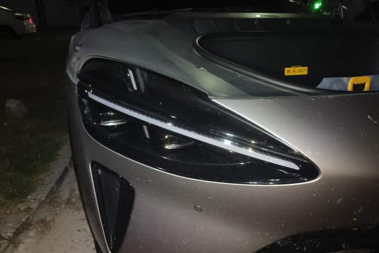Used Xiaomi Auto YU7 2025 Ultra-Long Range All-Wheel Drive Pro Version Right Front Headlight