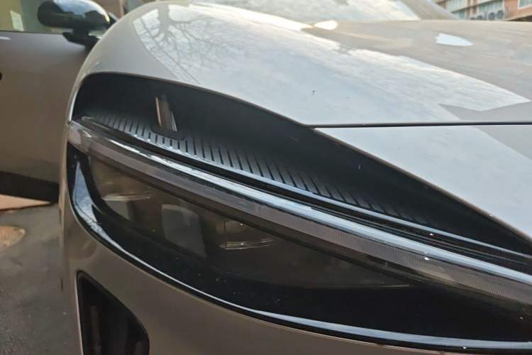 Used Xiaomi Auto YU7 2025 Ultra-Long Range All-Wheel Drive Pro Version Right Front Headlight