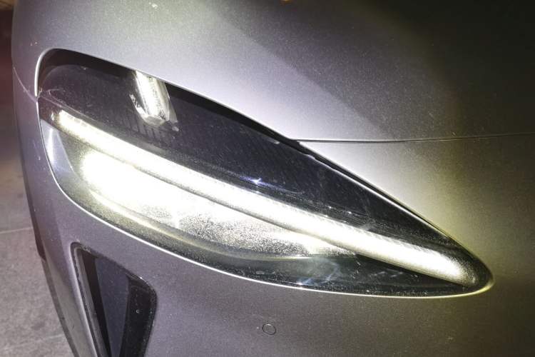 Used Xiaomi Auto YU7 2025 Ultra-Long Range All-Wheel Drive Pro Version Right Front Headlight