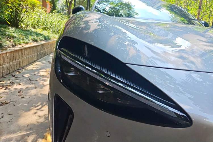 Used Xiaomi Auto YU7 2025 Ultra-Long Range All-Wheel Drive Pro Version Right Front Headlight