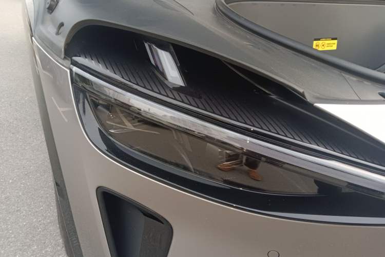 Used Xiaomi Auto YU7 2025 Ultra-Long Range All-Wheel Drive Pro Version Right Front Headlight