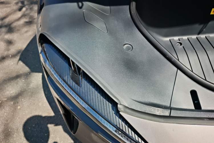 Used Xiaomi Auto YU7 2025 Ultra-Long Range High-Performance All-Wheel-Drive Max Edition Right Front Headlight