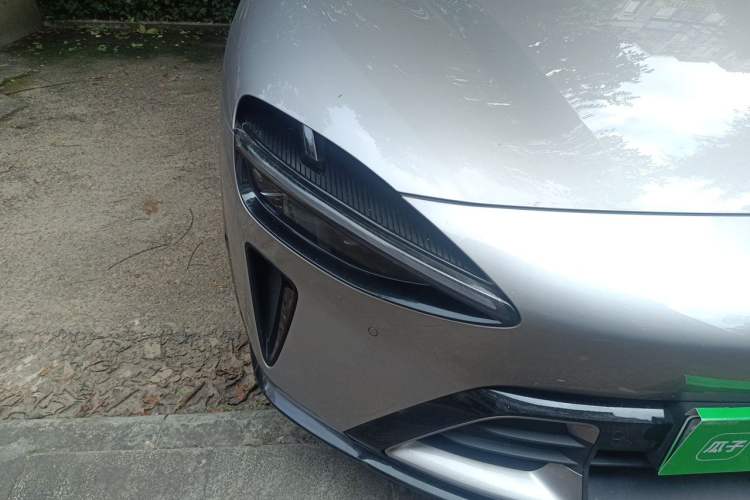 Used Xiaomi Auto YU7 2025 Ultra-Long Range High-Performance All-Wheel-Drive Max Edition Right Front Headlight