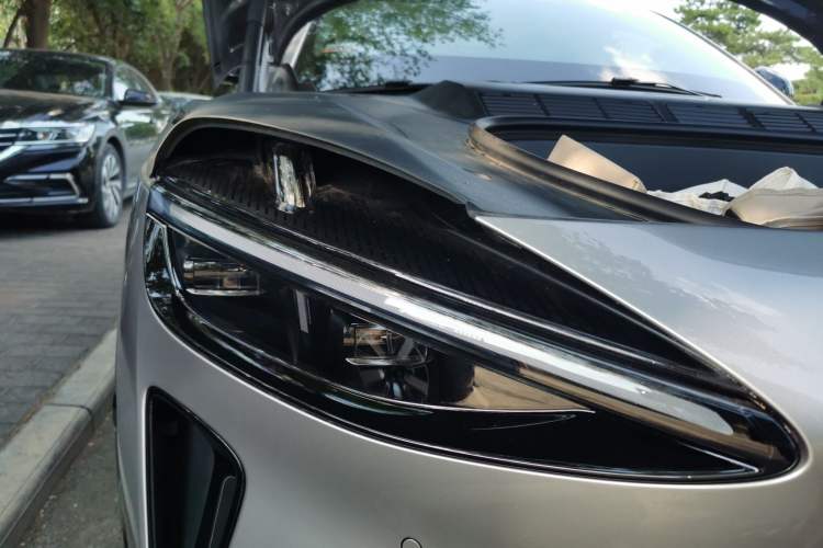 Used Xiaomi Auto YU7 2025 Ultra-Long Range All-Wheel Drive Pro Version Right Front Headlight