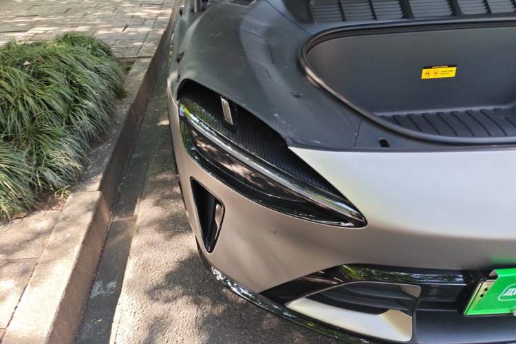 Used Xiaomi Auto YU7 2025 Ultra-Long Range All-Wheel Drive Pro Version Right Front Headlight