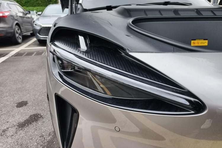 Used Xiaomi Auto YU7 2025 Ultra-Long Range All-Wheel Drive Pro Version Right Front Headlight