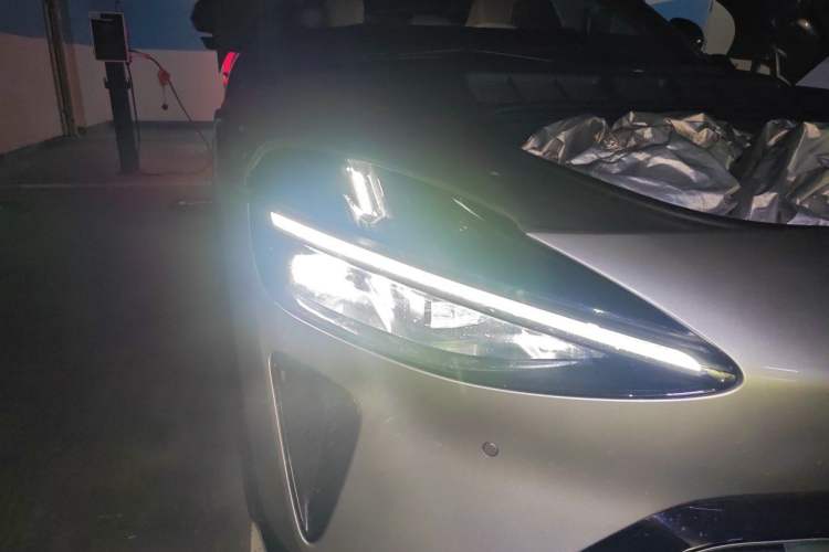 Used Xiaomi Auto YU7 2025 Ultra-Long Range High-Performance All-Wheel-Drive Max Edition Right Front Headlight