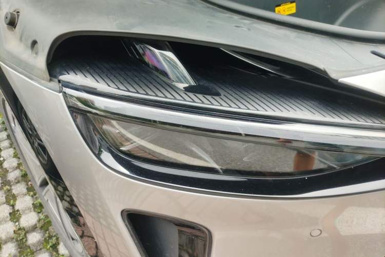 Used Xiaomi Auto YU7 2025 Ultra-Long Range All-Wheel Drive Pro Version Right Front Headlight