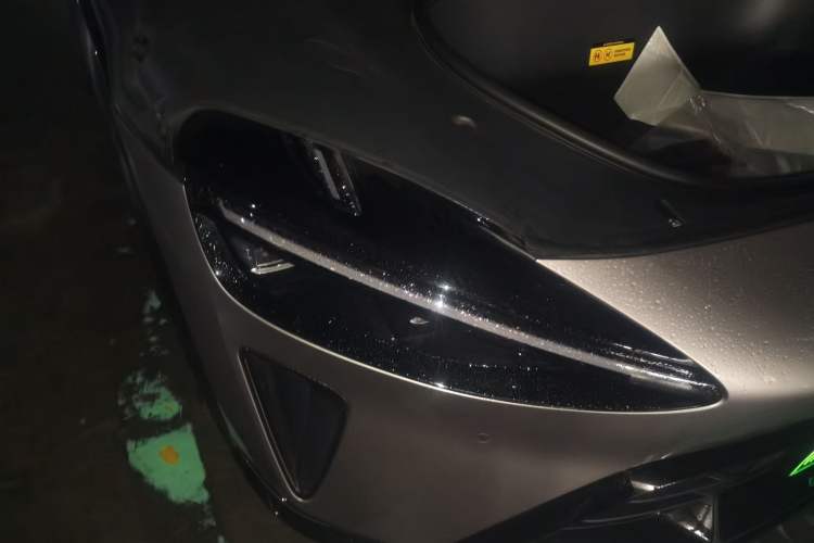 Used Xiaomi Auto YU7 2025 Ultra-Long Range High-Performance All-Wheel-Drive Max Edition Right Front Headlight