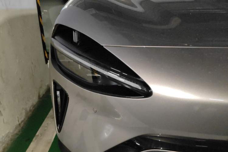 Used Xiaomi Auto YU7 2025 Ultra-Long Range High-Performance All-Wheel-Drive Max Edition Right Front Headlight