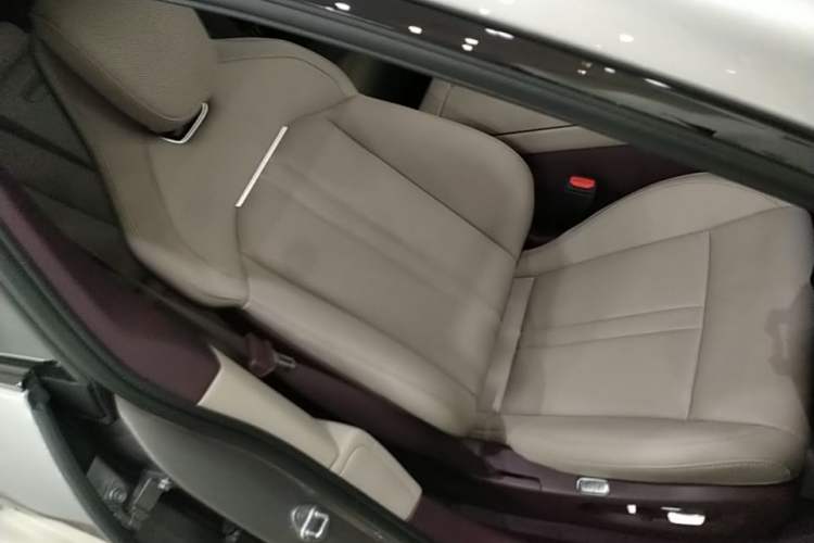 Used Xiaomi Auto YU7 2025 Ultra-Long Range Rear-Wheel Drive Version Right Front Seat