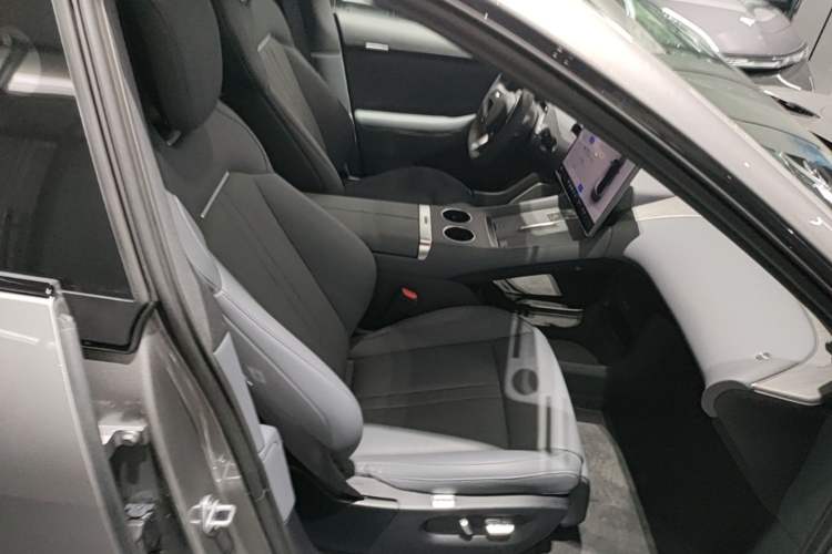 Used Xiaomi Auto YU7 2025 Ultra-Long Range Rear-Wheel Drive Version Right Front Seat