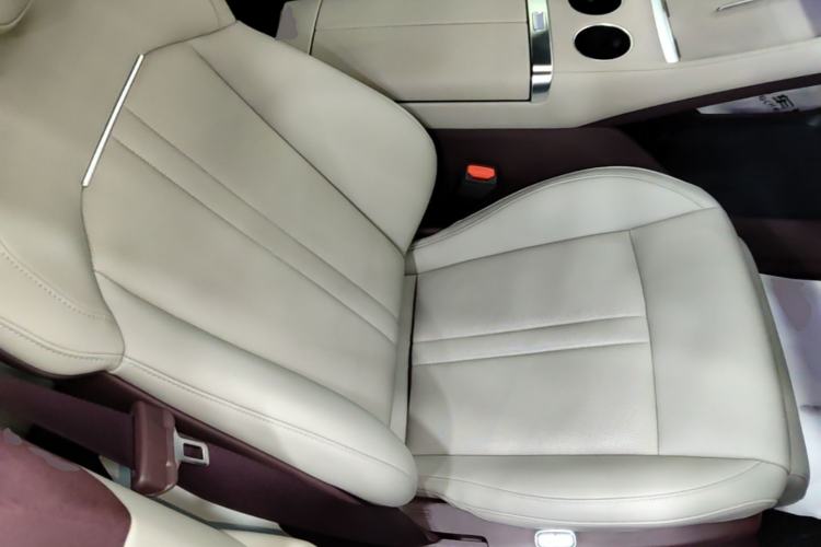 Used Xiaomi Auto YU7 2025 Ultra-Long Range High-Performance All-Wheel-Drive Max Edition Right Front Seat