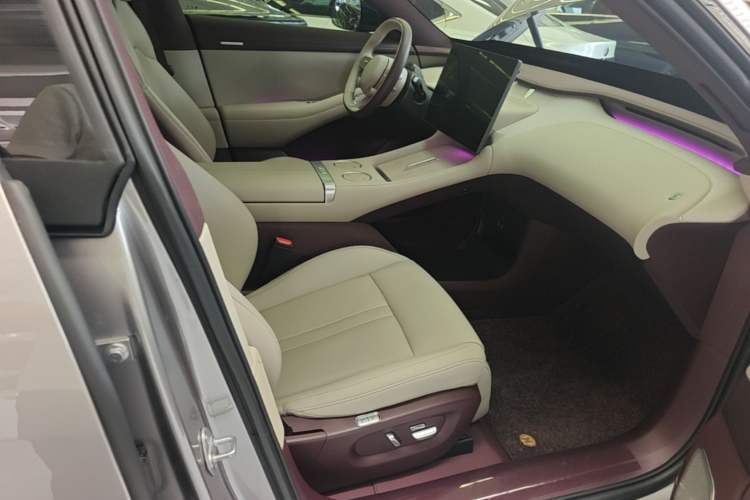 Used Xiaomi Auto YU7 2025 Ultra-Long Range Rear-Wheel Drive Version Right Front Seat