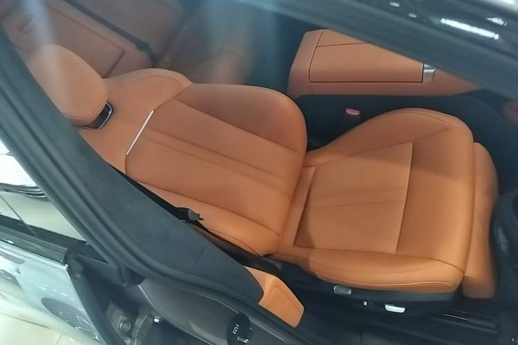 Used Xiaomi Auto YU7 2025 Ultra-Long Range High-Performance All-Wheel-Drive Max Edition Right Front Seat
