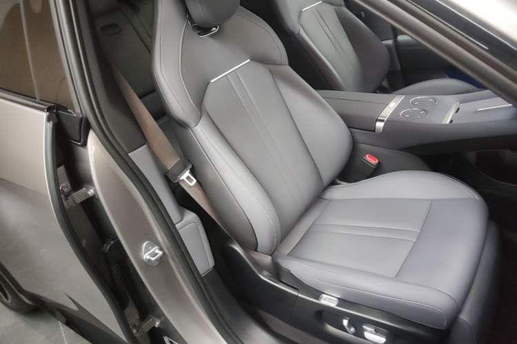 Used Xiaomi Auto YU7 2025 Ultra-Long Range Rear-Wheel Drive Version Right Front Seat