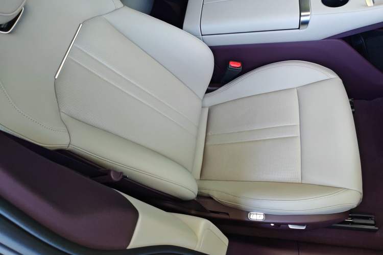 Used Xiaomi Auto YU7 2025 Ultra-Long Range All-Wheel Drive Pro Version Right Front Seat