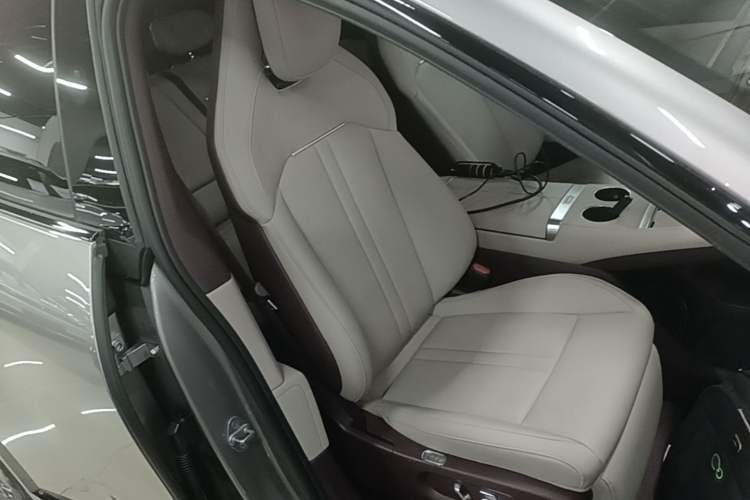 Used Xiaomi Auto YU7 2025 Ultra-Long Range All-Wheel Drive Pro Version Right Front Seat