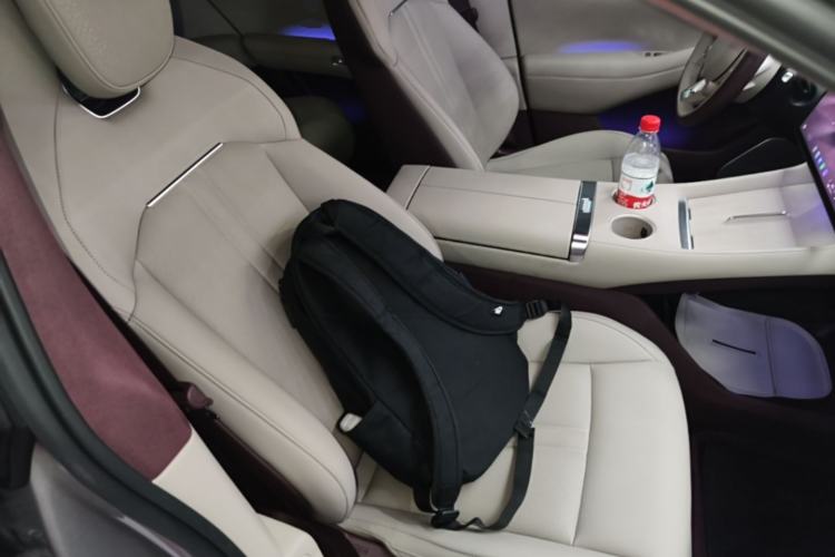 Used Xiaomi Auto YU7 2025 Ultra-Long Range High-Performance All-Wheel-Drive Max Edition Right Front Seat