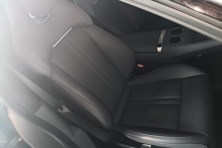 Used Xiaomi Auto YU7 2025 Ultra-Long Range Rear-Wheel Drive Version Right Front Seat