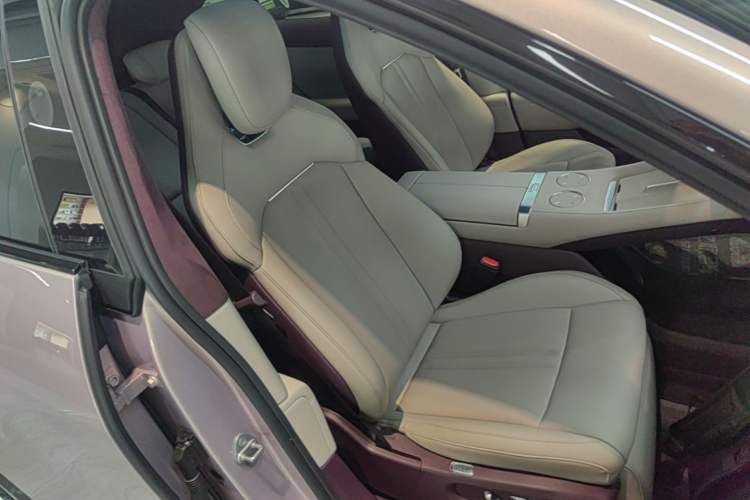 Used Xiaomi Auto YU7 2025 Ultra-Long Range High-Performance All-Wheel-Drive Max Edition Right Front Seat