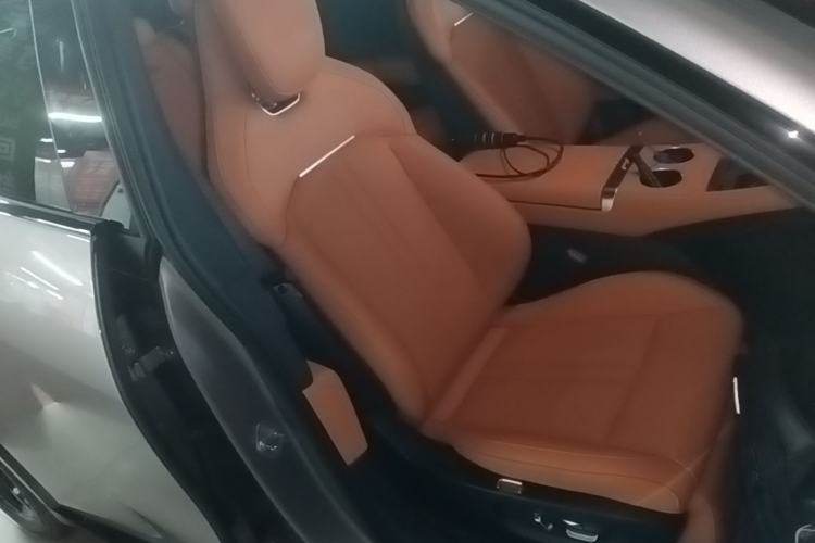 Used Xiaomi Auto YU7 2025 Ultra-Long Range Rear-Wheel Drive Version Right Front Seat