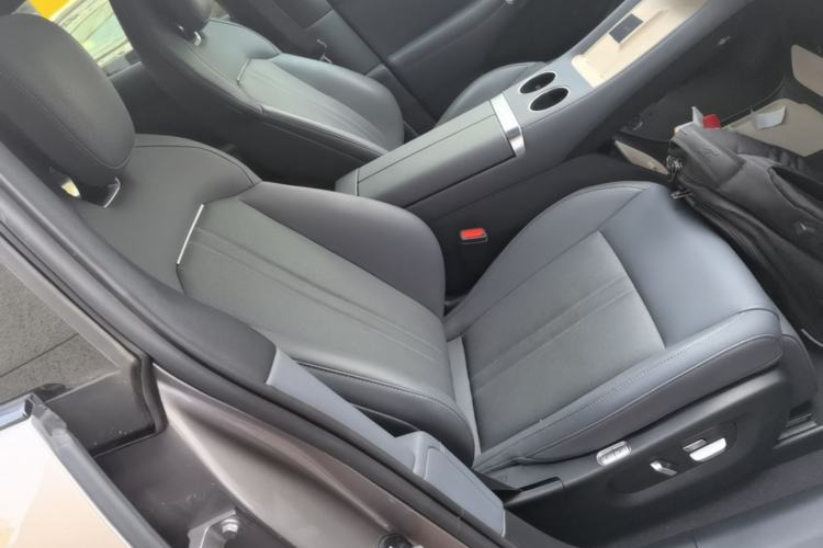 Used Xiaomi Auto YU7 2025 Ultra-Long Range Rear-Wheel Drive Version Right Front Seat