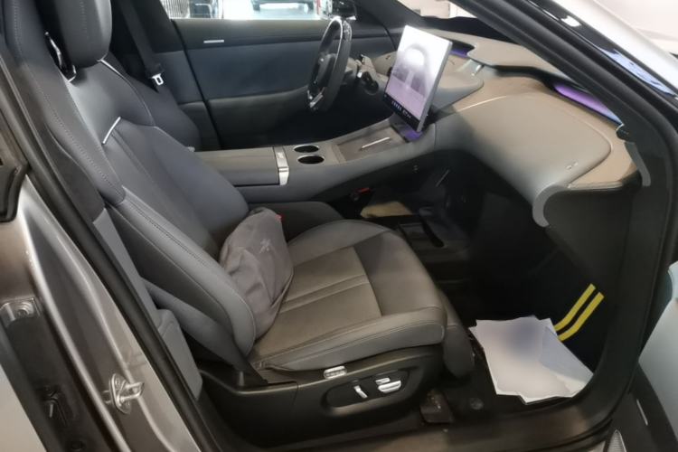 Used Xiaomi Auto YU7 2025 Ultra-Long Range High-Performance All-Wheel-Drive Max Edition Right Front Seat