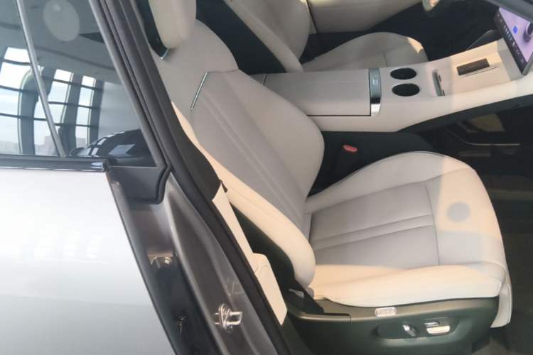 Used Xiaomi Auto YU7 2025 Ultra-Long Range Rear-Wheel Drive Version Right Front Seat