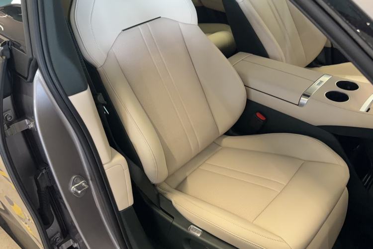Used Xiaomi Auto YU7 2025 Ultra-Long Range Rear-Wheel Drive Version Right Front Seat
